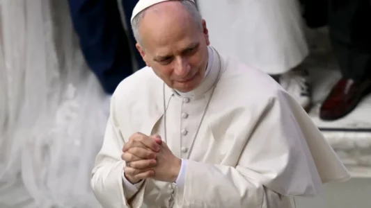 Papa Leoni: Mos flisni me të dashurat tuaja të krijuara me AI, ndryshe do të përballeni me pasoja të dhimbshme