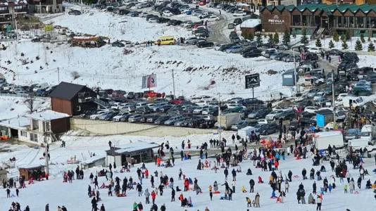 Nga Tirana drejt borës, Kosova “pushtohet” nga turistët shqiptar në fundjavë