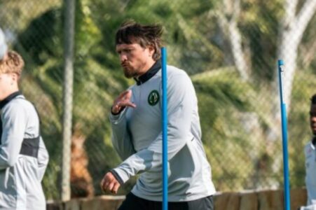 Usyk ndryshon sport, stërvitet në klubin ku luajnë dy kosovarë