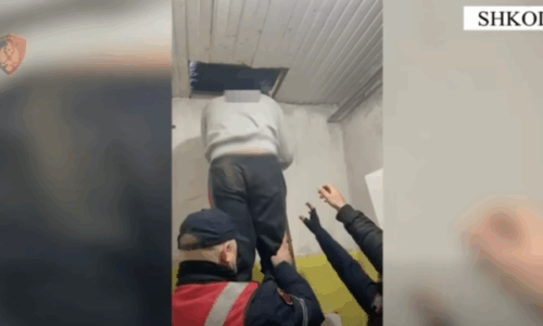 Tentoi të grabiste postën nën kërcënimin e thikës, gjendet i fshehur në tavan 24-vjeçari në Shkodër