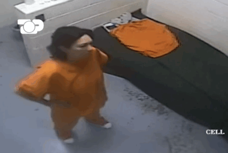 Pamje brenda qelisë: Çka bën bashkëpunëtorja e Epstein e dënuar me 20 vjet burg? (VIDEO)