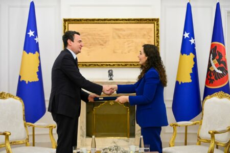 Osmani e mandaton Kurtin për formimin e Qeverisë së re, seanca pritet të nis pas pak