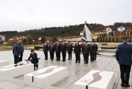 FSK në Prekaz, nderon me përulësi dhe krenari sakrificën e familjes Jashari
