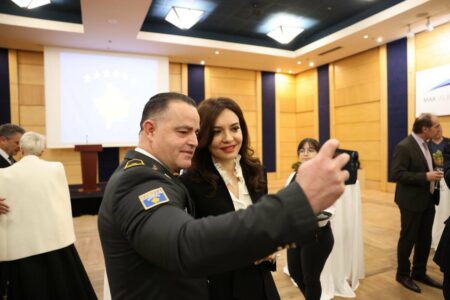Kryediplomatja shqiptare uron Kosovën: Shqipëria krah jush si motër, me përkushtim të plotë
