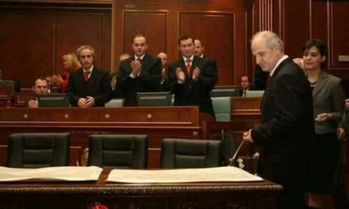 Sejdiu për 18 vjetorin e Pavarësisë: Erdhi falë sakrificës, kishim fatin që patëm prijës Rugovën e Adem Jasharin