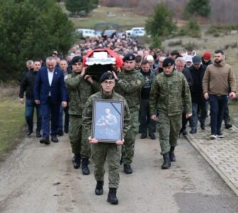 Komisioni Qeveritar për të zhdukurit: Në Deçan është rivarrosur me nderime të larta dëshmori Agron Gjocaj