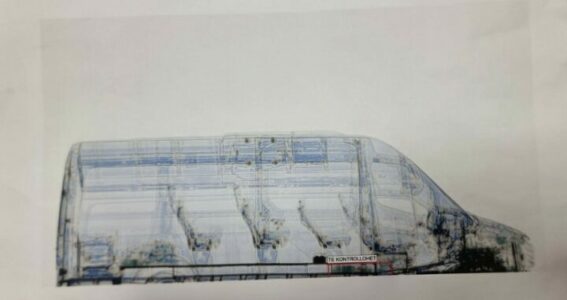 Dosja e Prokurorisë: Çka deklaruan polici dhe dy të tjerët të cilëve iu gjetën 1 milion euro të fshehura në furgon?