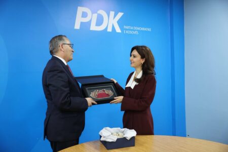 Spiropali e takon Hamzën: Vlerësoj rolin historik dhe politik të PDK-së, Ka momente kur politika duhet të qëndrojë mbi dallimet partiake