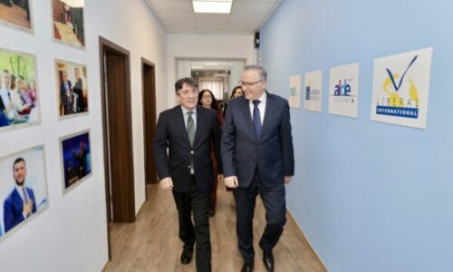 Hamza pret në takim Ambasadorin e Italisë – Diskutojnë për zhvillimet politike