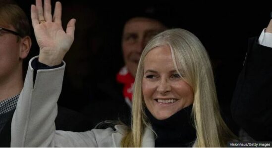 Princesha e Kurorës së Norvegjisë kërkon falje pas presionit për miqësinë me Epsteinin