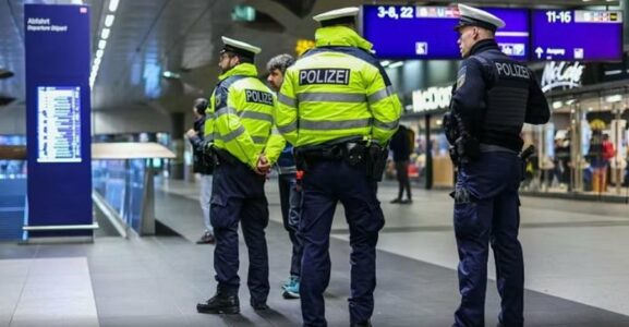 E rëndë në Gjermani: Konduktori i trenit vritet nga pasagjeri që s’kishte biletë