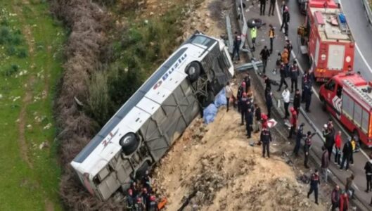 Turqi: Autobusi del nga rruga dhe përmbyset, 8 të vdekur dhe 26 të lënduar