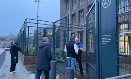 Bashkatdhetarët shkojnë në Speciale për të ndjekur deklaratën përmbyllëse të mbrojtjes së Thaçit