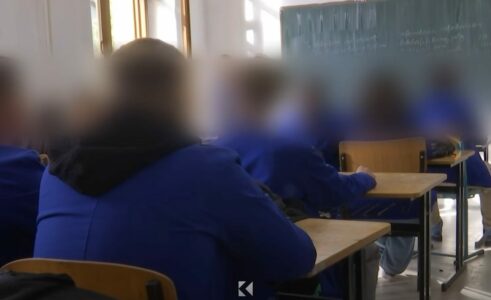 Dënohet me gjobë arsimtari nga Obiliqi që goditi nxënësit