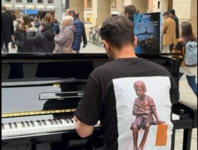 Pianisti kujton në sheshin e Mynihut fëmijët e vrarë gjatë luftës në Kosovë
