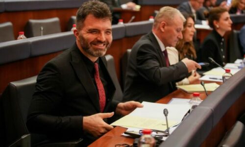 Sadiku për buxhetin: 4 ministritë e reja s’ekzistojnë financiarisht, tallje me Kuvendin