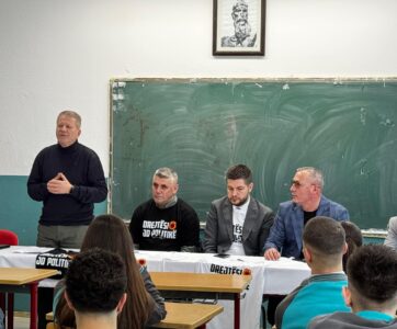 Aktiviteti “Rrugëtimi drejt Pavarësisë” zhvillohet në shkollat e mesme të Ferizajt