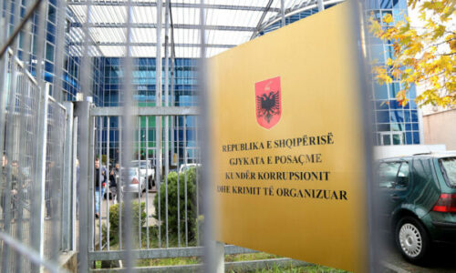 I mori 700 euro të burgosurit, dënohet ish-shefi i burgut në Lushnje