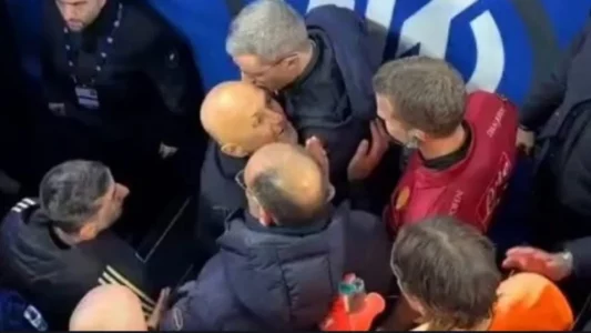 Publikohen pamjet e “sherrit” mes drejtuesve të Juventusit dhe arbitrit