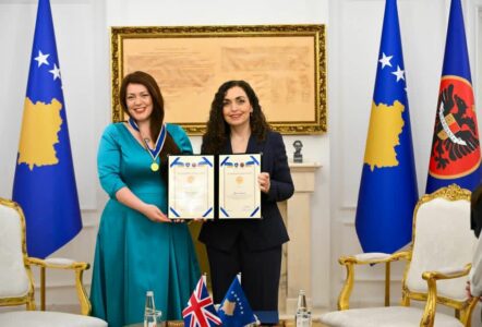 Deputetja britanike, Kearns: Populli i Kosovës meriton paqe, siguri dhe dinjitet