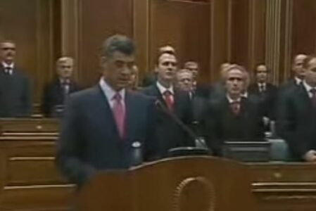 Momenti historik kur Hashim Thaçi shpalli Pavarësinë e Kosovës (VIDEO)