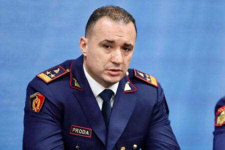 Drejtori i Policisë së Shqipërisë: Po e godasim trafikimin e armëve nga Kosova me operacione të njëpasnjëshme