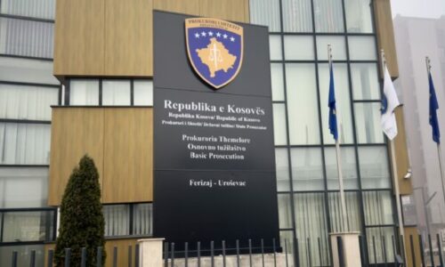 Prokuroria në Ferizaj kërkon paraburgim për të dyshuarin për shitblerje të narkotikëve dhe armëmbajtje pa leje- detaje