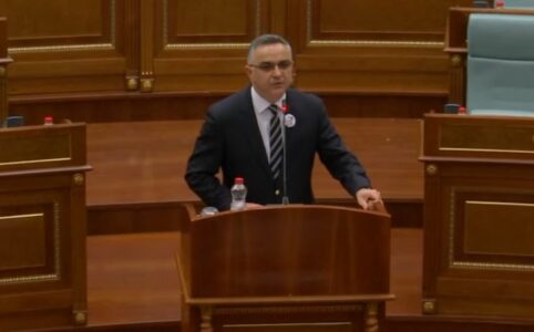Tahiri, Kurtit: A e din që ke formu kabinet me përmasa të Kinës e jo Kosovës me 1.7 milion banorë