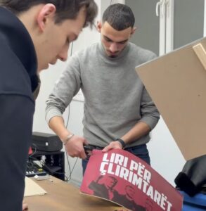 Bedri Hamza shpërndanë pamje nga përgatitjet për marshin e 17 shkurtit