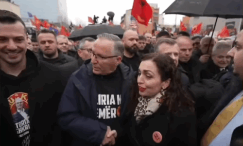 Osmani i bashkohet Marshit për Drejtësi, përshëndetet me Hamzën dhe djalin e Thaçit