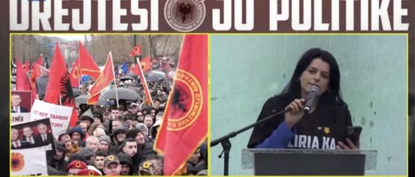 Vasfije Krasniqi nuk iu përmbahet emocioneve, kërkon drejtësi për krerët e UÇK-së nga protesta madhështore