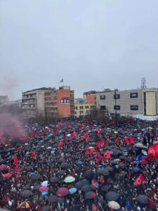 Përmbyllet marshi madhështor “Drejtësi jo politikë” për çlirimtarët
