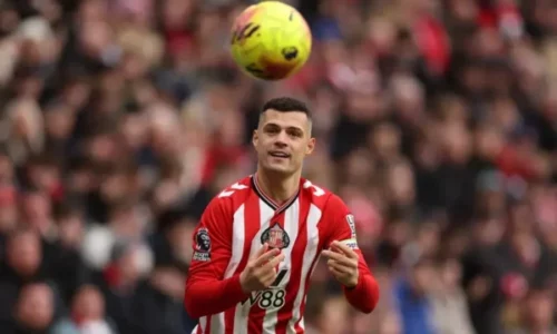 Xhaka rikthehet nga lëndimi, gati të komandojë mesfushën ndaj Fulhamit