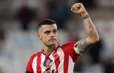 Granit Xhaka rikthehet titullar te Sunderland