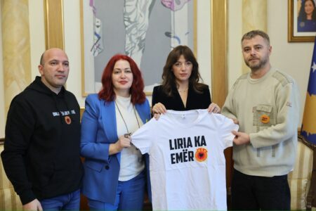 Platforma “Liria ka Emër” pritet nga kryetarja e Kuvendit, Haxhiu: UÇK na bashkon të gjithëve