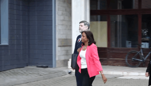 Pratipatti s’flet për media pas takimit me presidenten Osmani