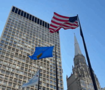 Flamuri i Kosovës ngritet në Çikago për 18 vjetorin e pavarësisë, valon krahas atij të SHBA’së