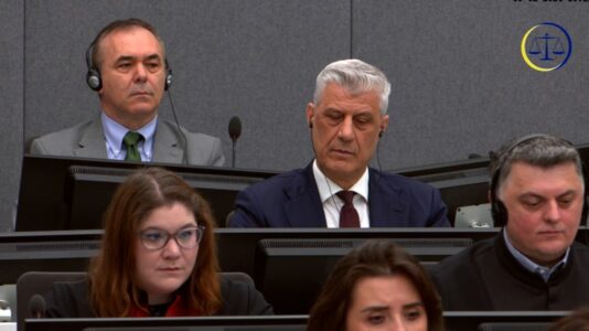 Ky ishte reagimi i ish-krerëve të UÇK-së kur prokuroria kërkoi dënimin e tyre prej 45 viteve (VIDEO)