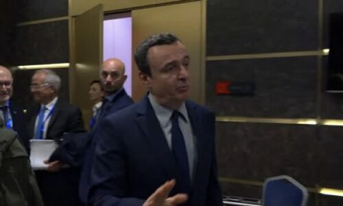 Kurti pyetet për “koalicion qeverisës”, “aktgjykimin”, s’deklarohet, u thotë gazetarëve se është shumë vonë