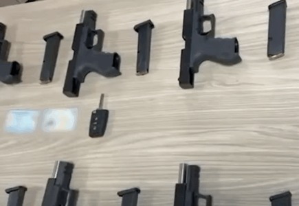 Goditet trafiku i armëve nga Kosova në Shqipëri, sekuestrohen revole, arrestohet 27-vjeçari