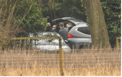 Arrestimi i vëllait të Mbretit Charles, dalin pamjet, Policia para shtëpisë së Andrew në Sandringham