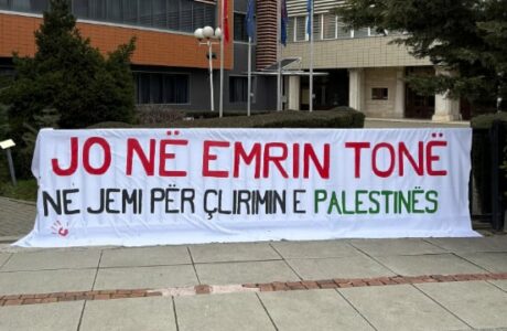 Organizata “Kolektivi për mendim dhe veprim feminist” kundër vendimit të Osmanit për t’iu bashkuar Bordit të Paqes