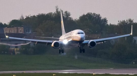 Anulohen fluturimet në gjithë Lindjen e Mesme pas sulmeve të SHBA-së dhe Izraelit ndaj Iranit
