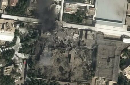 Dalin pamjet pas sulmit të SHBA’së e Izraelit në “kompleksin e sigurt” të Khameneit