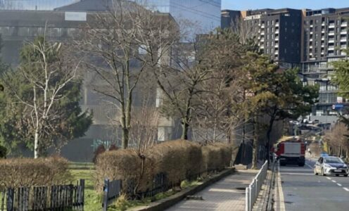 Tym në objektin e AKP-së në Prishtinë, intervenojnë zjarrfikësit