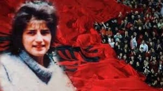 “Dy plumba në kokë”, rrëfimi i kameramanit që e filmoi ekzekutimin e Elfete Humollit