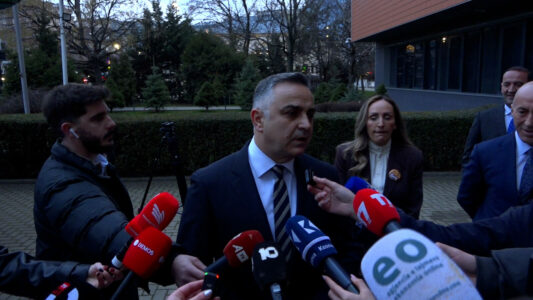 Tahiri nga AAK: Besojmë që do të konstituohet Kuvendi, por Kosova ka humbur shumë