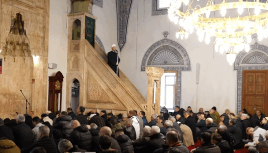 Në xhamitë e Kosovës bëhet thirrje për të marrë pjesë në marrshin “Drejtësi, jo politikë”