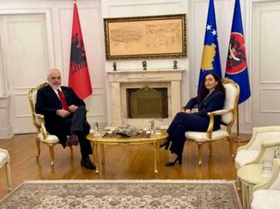 Edi Rama nis vizitën, takohet me Osmanin