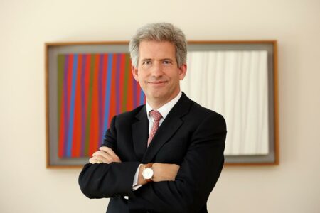 Ambasadori britanik në Beograd: Duam që Kosova ta formojë Asociacionin, por edhe Serbia ka obligime për të përmbushur